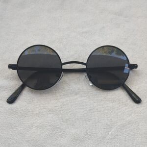 Classic Black Round Sunglasses